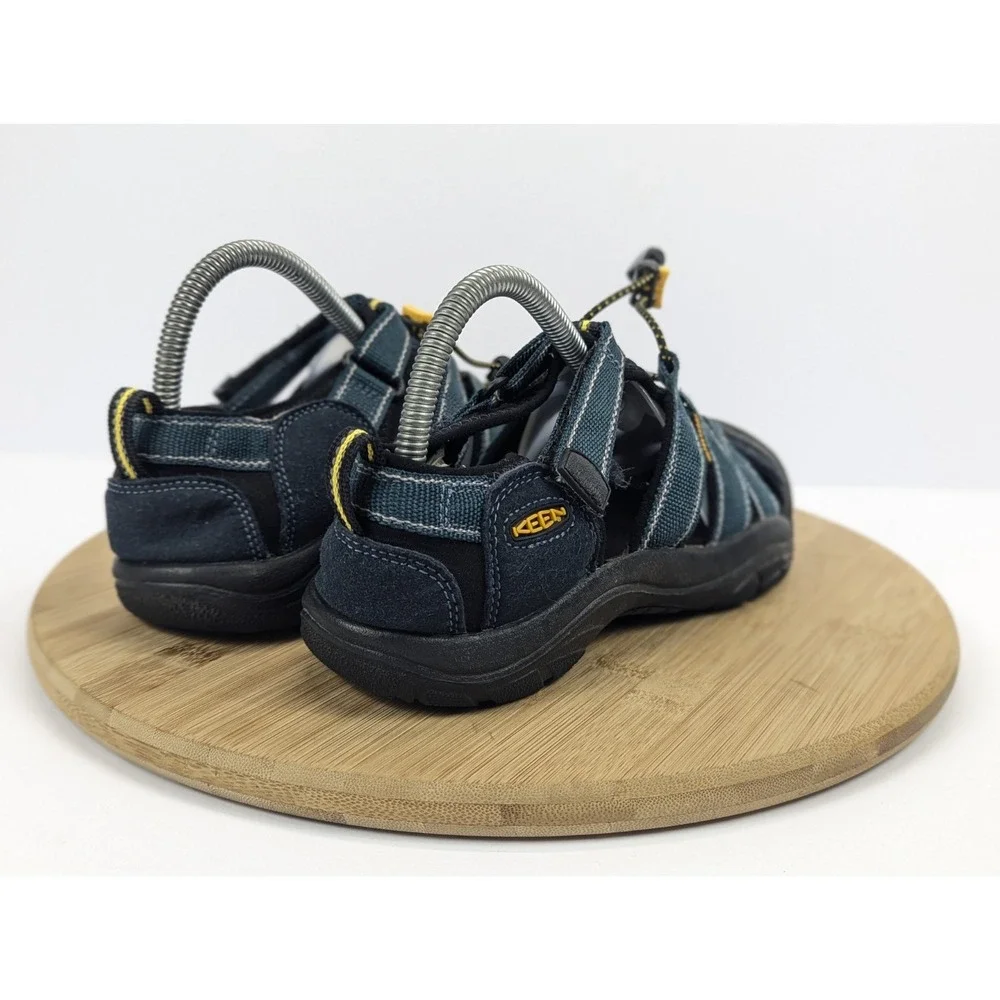Keen‎ Newport H2 Mens 5 Sandals Hiking Cap Toe Waterproof Camping Green Outdoor